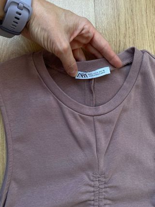 Top de hombreras Zara con fruncidos 