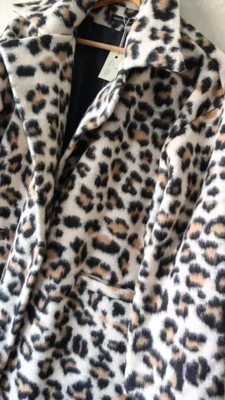 Abrigo estampado animal print