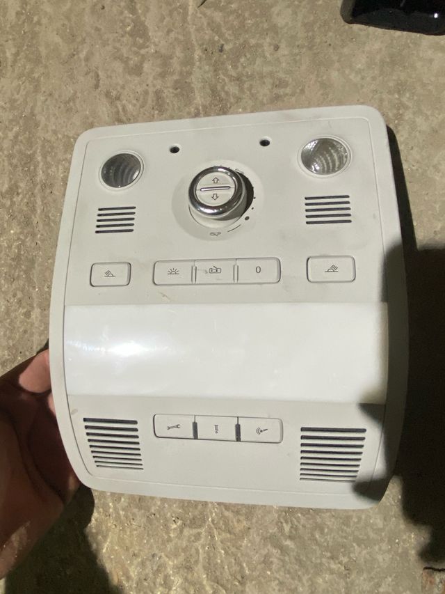 Luz techo y botonera VW Touareg 2014
