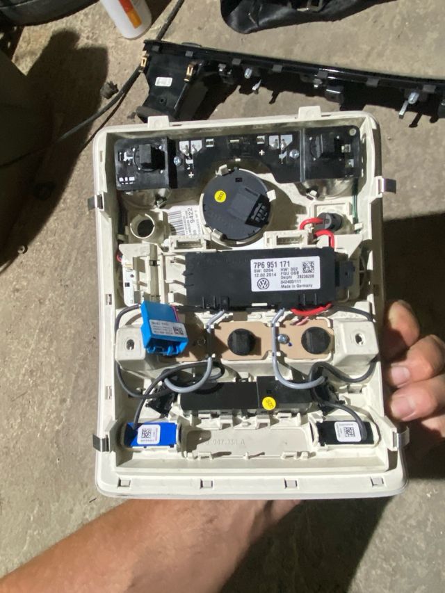 Luz techo y botonera VW Touareg 2014