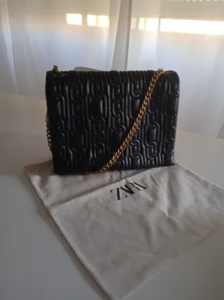Bolso Zara Negro Acolchado Cadena Dorada