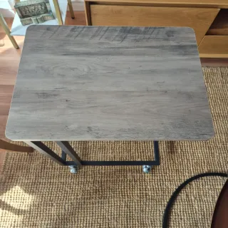 Mesa auxiliar sofá/dormitorio con ruedas