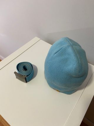 Gorro Carhartt Azul y Cinturón Pull&Bear