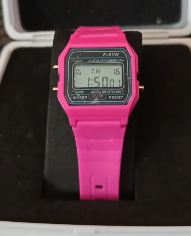 Reloj digital rosa F-91W