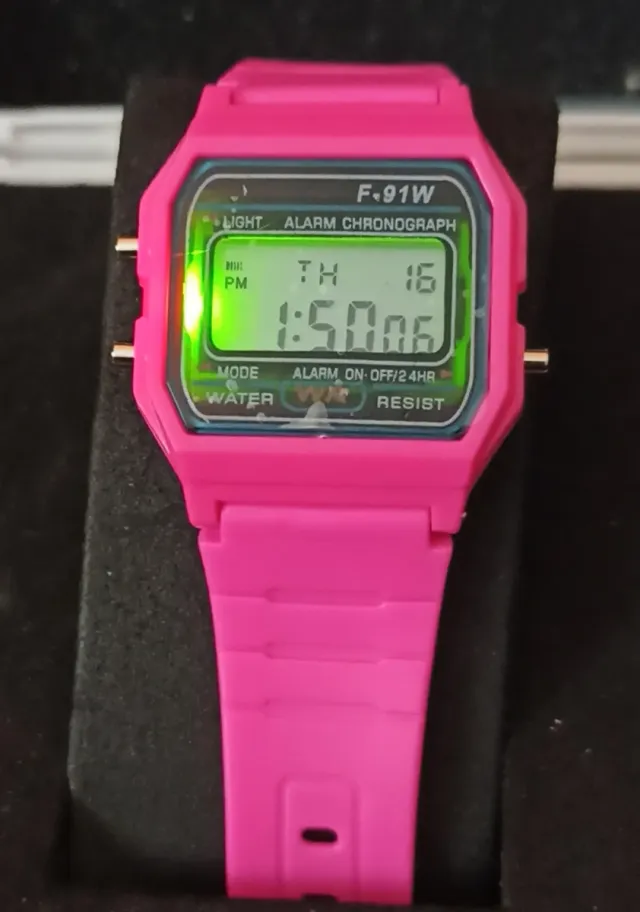 Reloj digital rosa F-91W