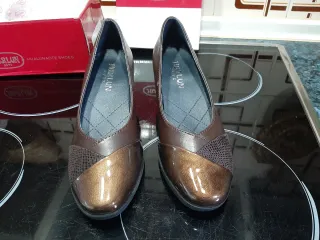 Zapatos HURLUN Talla 37 Marrón Dorado, medio tacón