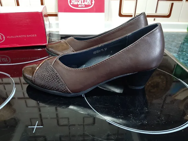 Zapatos HURLUN Talla 37 Marrón Dorado, medio tacón
