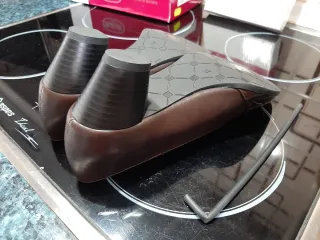 Zapatos HURLUN Talla 37 Marrón Dorado, medio tacón