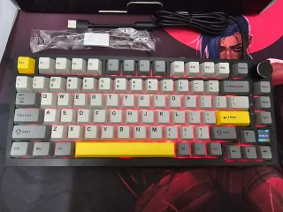 Teclado nuevo + regalo Ajazz AK820PRO