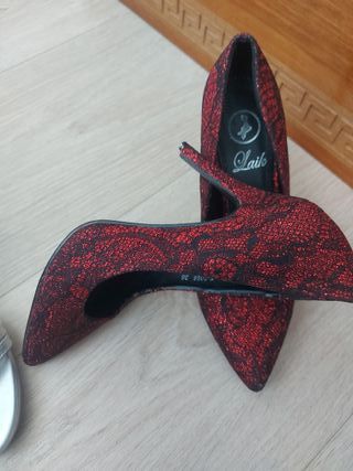 Sandalias plateadas T-Strap talla 36 mas sapatos