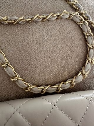 Bolso Beige Cadena Dorada