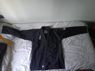 Kimono nero Tatami A2 e cintura Tatami A2 bianca