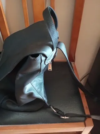 Mochila grande negra(es de Amazon)
