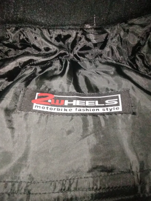 Cazadora de moto negra y gris