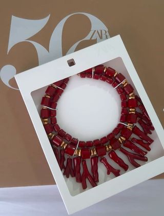 Collar doble. De ZARA. De esta temporada. Nuevo si