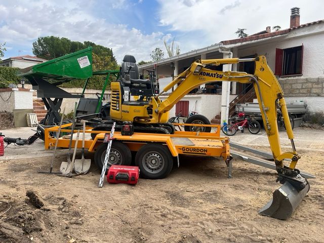Operador con mini excavadora de 2 toneladas Madrid