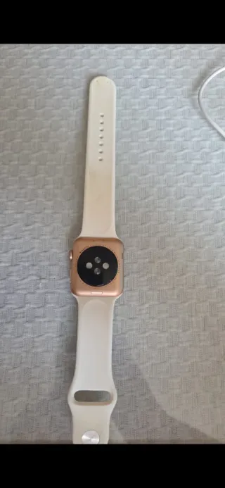Apple Watch Oro con Correa Blanca