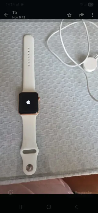 Apple Watch Oro con Correa Blanca