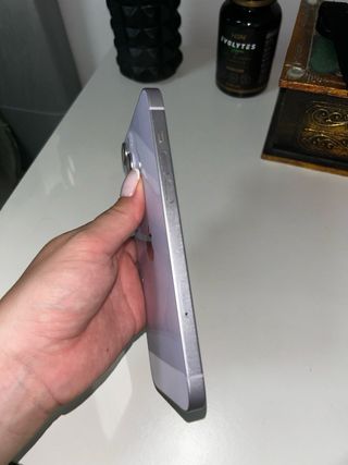 iPhone 14 Plus viola