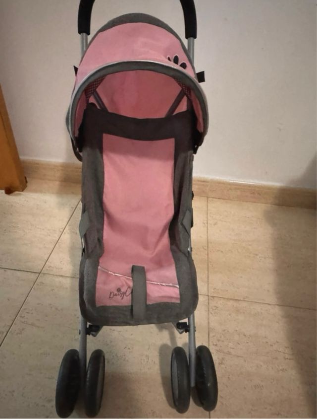 Carro de muñecas rosa