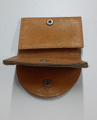 Mini cartera-monedero de cuero
9x6 cm