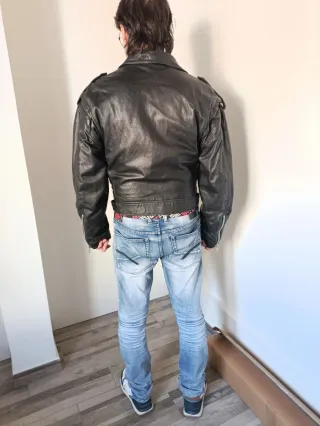 Cazadora de Cuero Biker talla S, pero es más M.