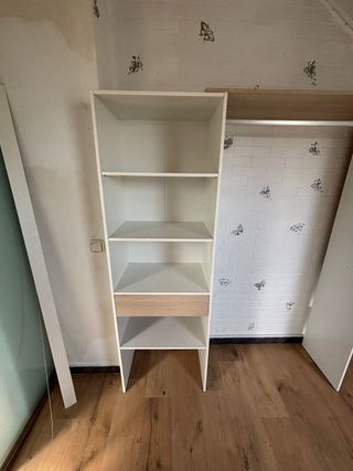 Armario modular blanco y madera