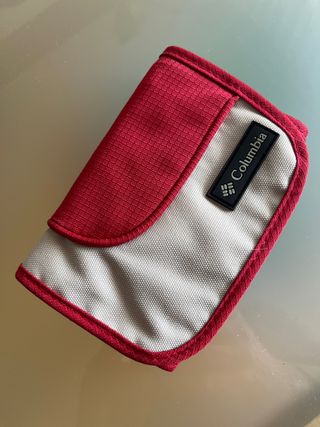 Cartera monedero Columbia beige y roja