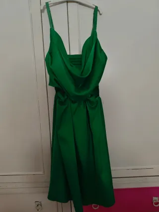 Vestido de fiesta verde satinado