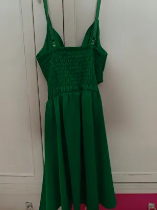 Vestido de fiesta verde satinado