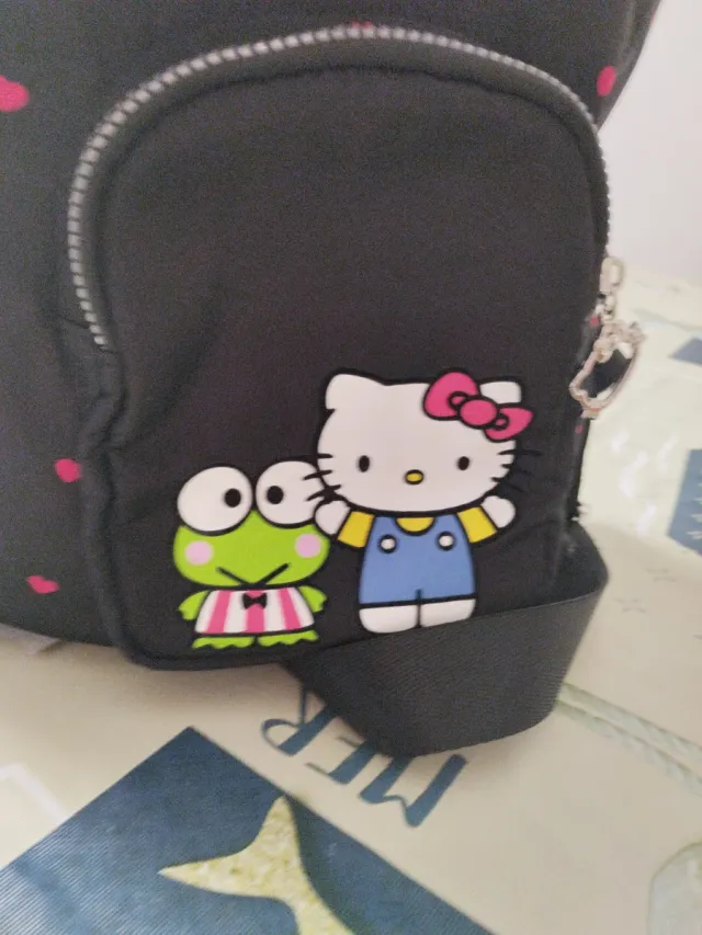 Mochila Hello Kitty Corazones Rojos