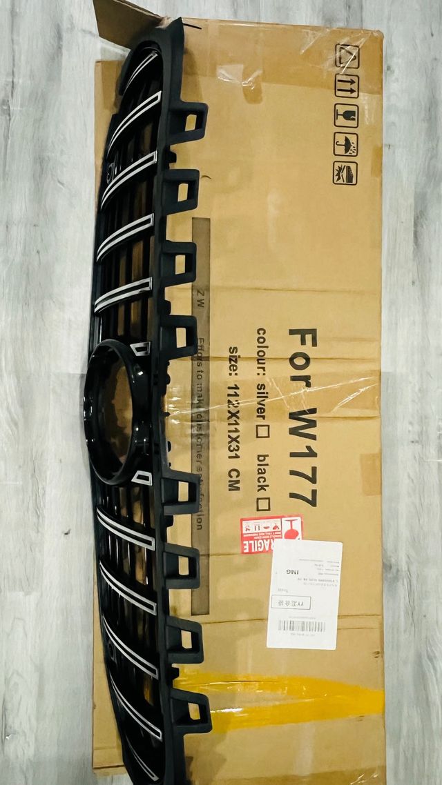 Rejilla frontal Mercedes W177 - Negra+cromo