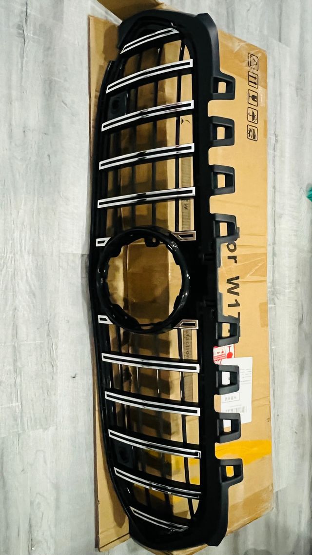 Rejilla frontal Mercedes W177 - Negra+cromo