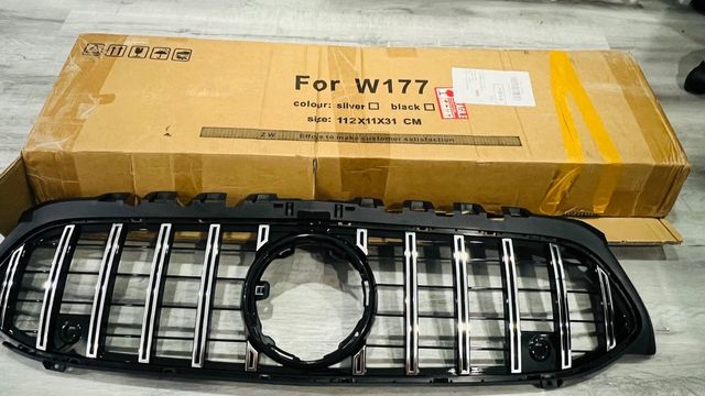 Rejilla frontal Mercedes W177 - Negra+cromo
