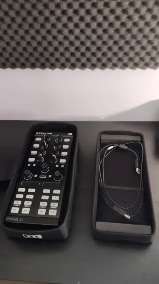 Controlador DJ Traktor Kontrol X1 MK2