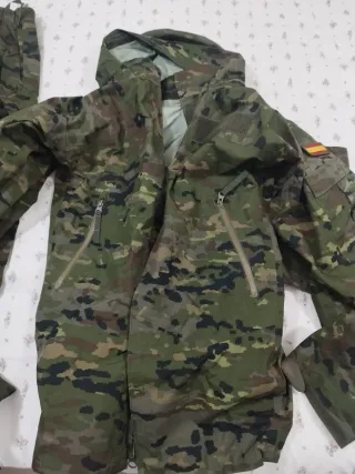Traje de tormenta E.T. militar