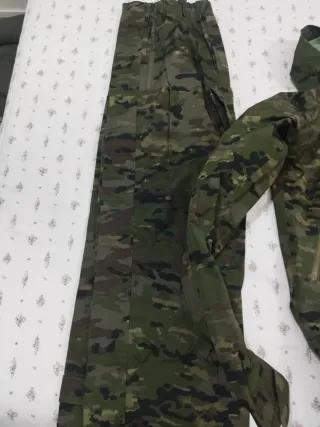 Traje de tormenta E.T. militar