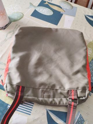 Bolso de viaje Nike gris y rojo