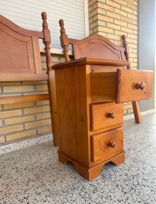 2 cabeceros madera 90cm + mesita 3 cajones