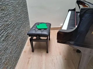 Piano de cola Yamaha C1 (2009)