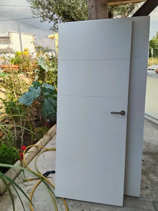 Puerta lacada blanca vt5 moderna 80 x 203