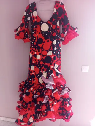 Traje de flamenca volantes lunares