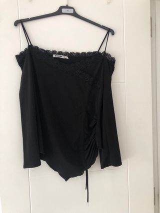 Top negro con encaje