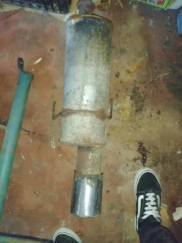 Silenciador de escape para coche