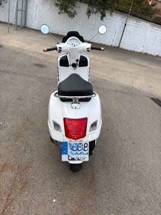 Moto Vespa GTS 125 Blanca