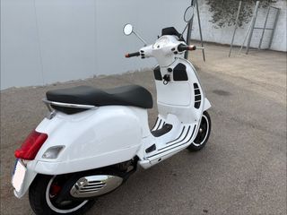 Moto Vespa GTS 125 Blanca