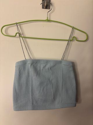 Top azul con tirantes de brillos