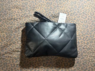  Clutch Acolchado Negro Stradivarius