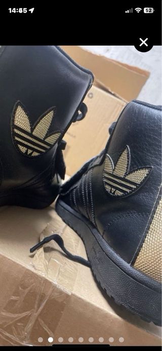 Zapatillas Adidas Negras y Doradas 43,5 Lujo