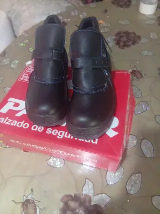 Botas de seguridad negra  talla 42